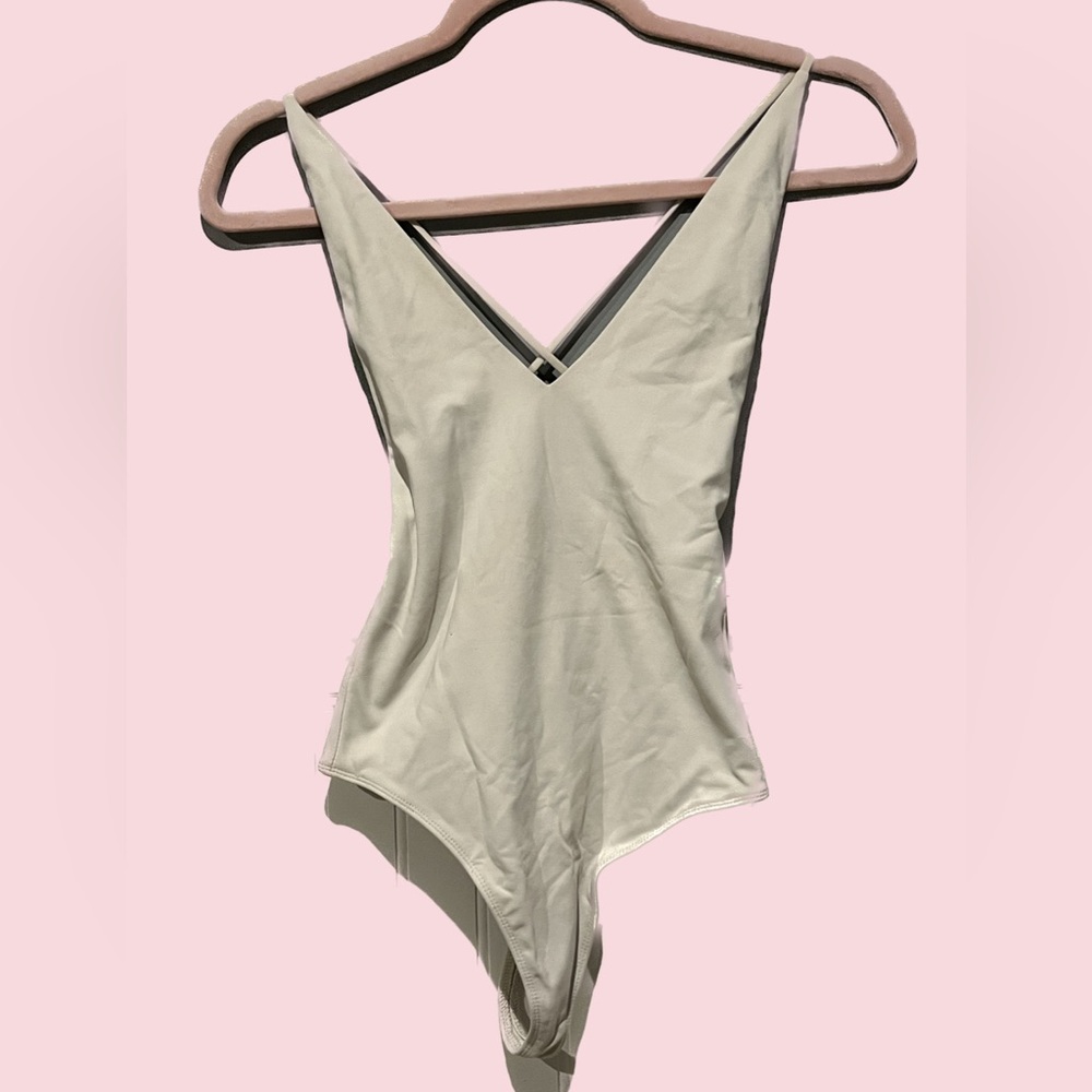 Aritzia contour bodysuit - Picture 1 of 2
